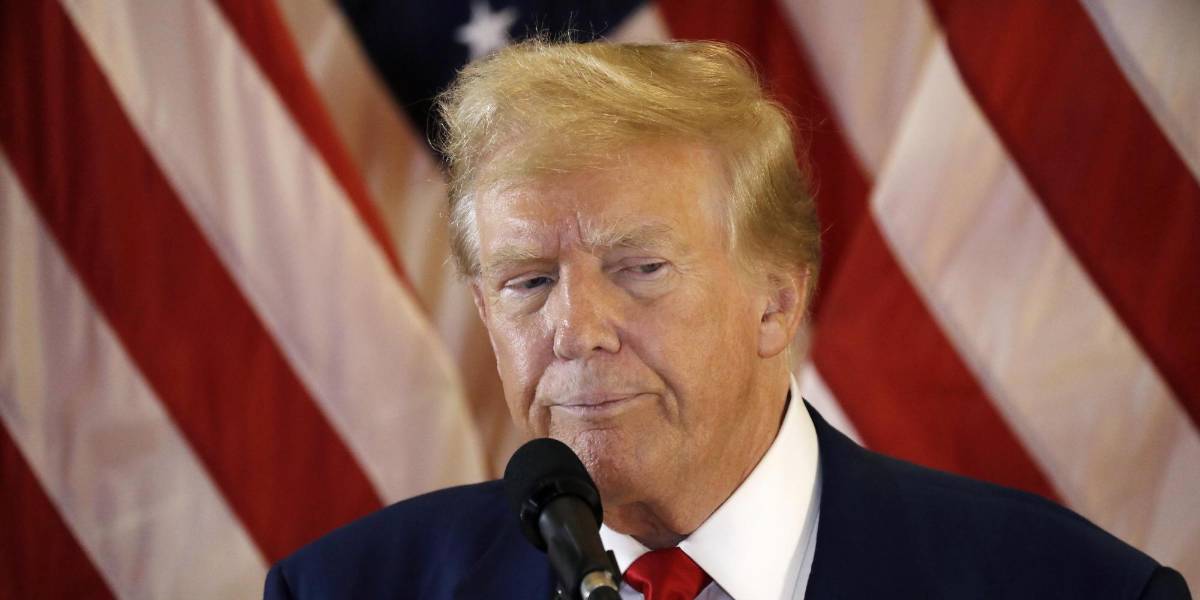 Trump desvía la atención de su juicio y critica la gestión de Biden