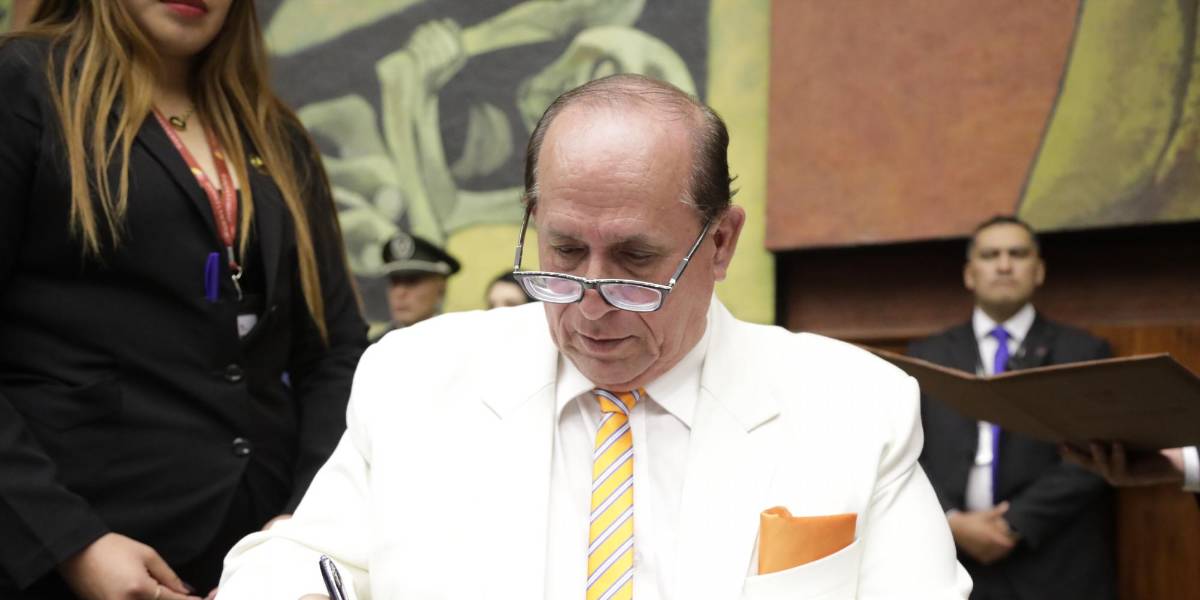 Eduardo Franco Loor, afín al correísmo, reemplaza a Juan Esteban Guarderas en el Cpccs