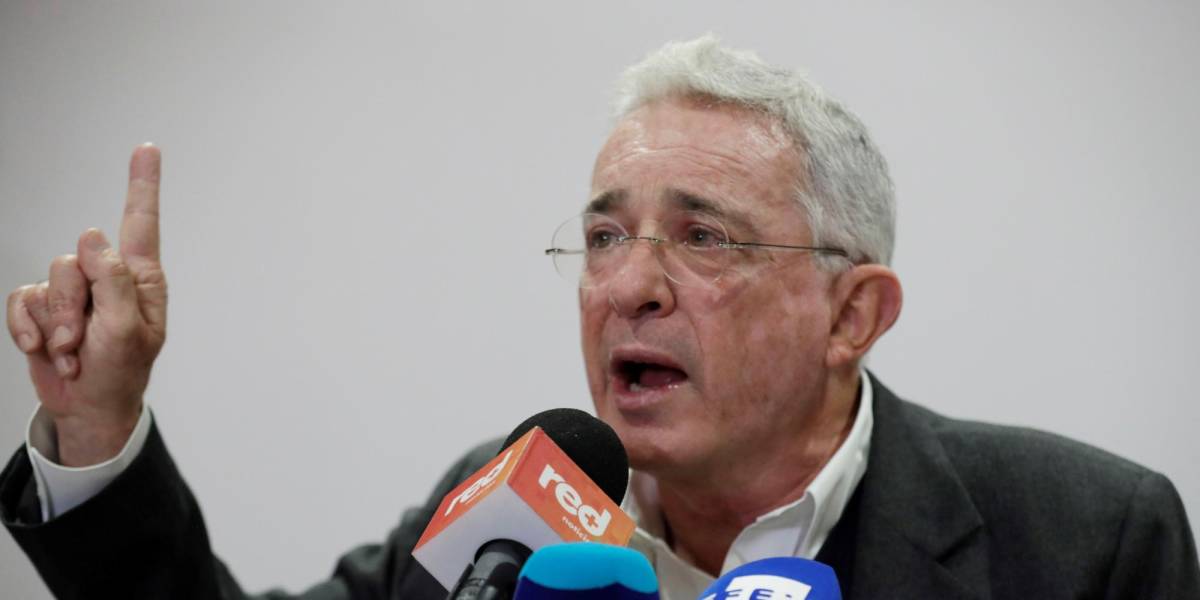 Jueza decide que expresidente de Colombia, Álvaro Uribe, debe ir a juicio por caso de soborno a testigos