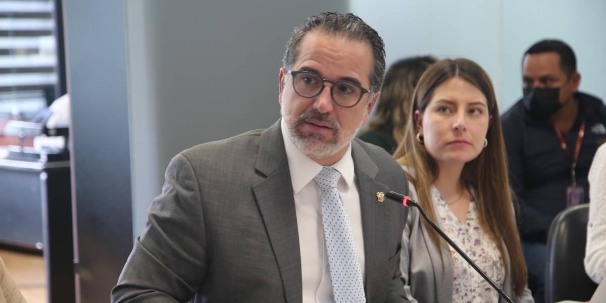 Al segundo intento, el pedido de juicio político contra Gustavo Manrique fue archivado en la Comisión de Fiscalización