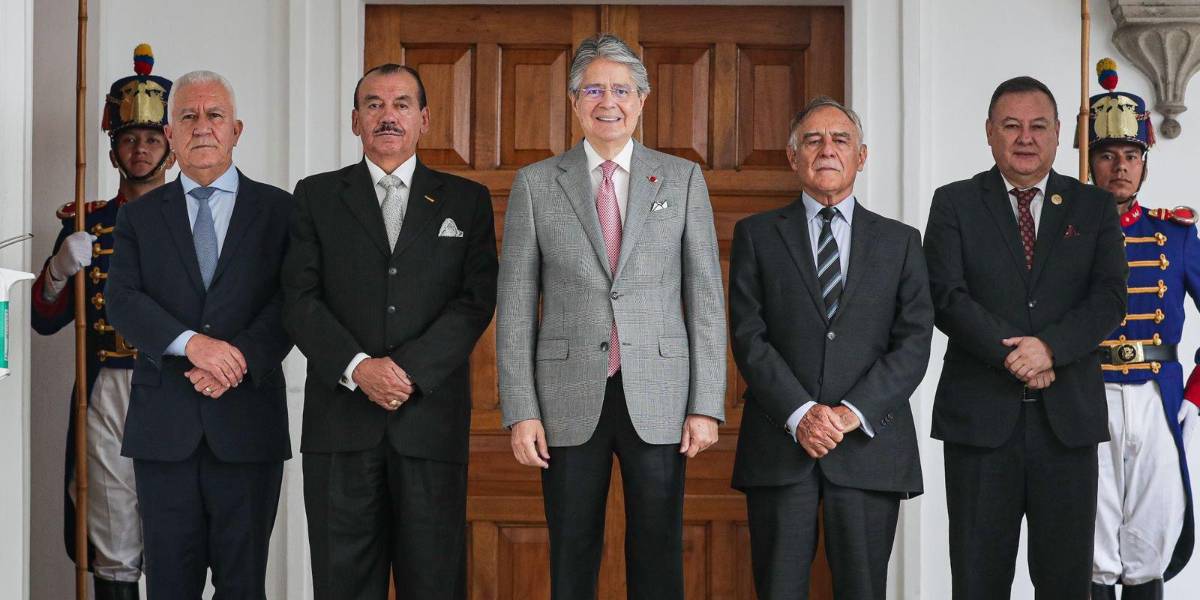 Guillermo Lasso reaparece para la posesión de Paco Moncayo y Wagner Bravo, nuevos encargados de la seguridad pública