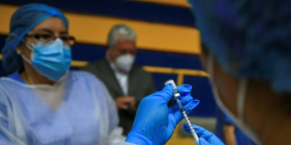 Ecuador recibirá unas 600.000 vacunas adicionales de Pfizer y Sinovac