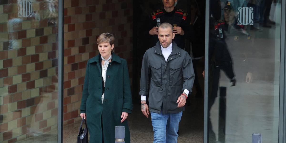 Dani Alves sale de la cárcel tras depositar el millón de euros de fianza