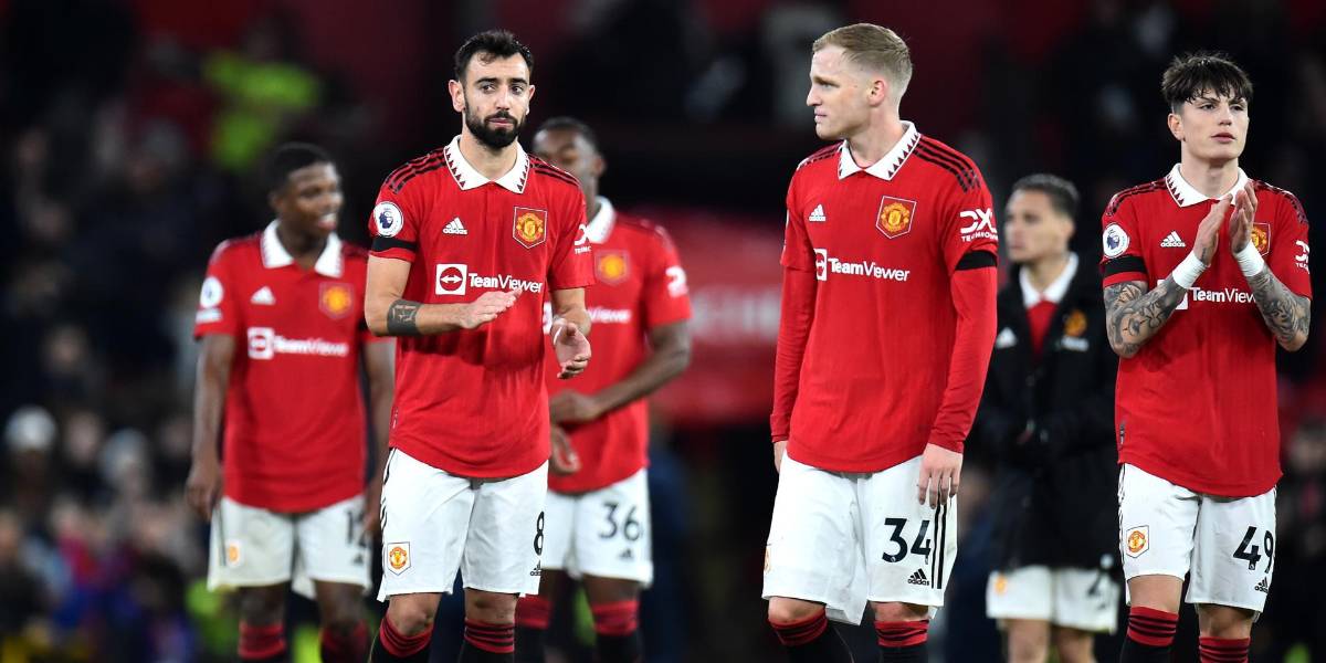 Manchester United sigue de cerca los puestos de Champions League; Chelsea ganó