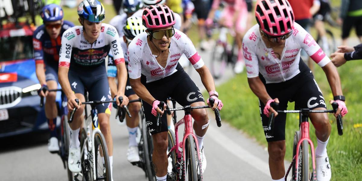 Richard Carapaz, en el día de su cumpleaños, mantiene el segundo lugar en la general del Giro de Italia
