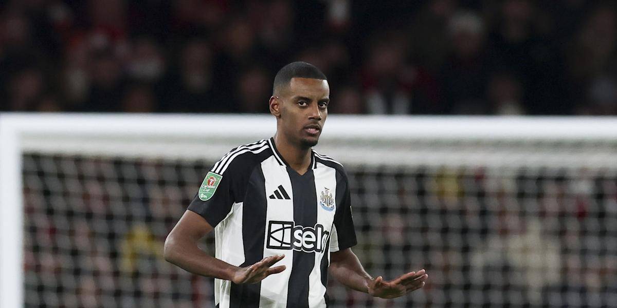 Isak, apartado del Newcastle otro fin de semana