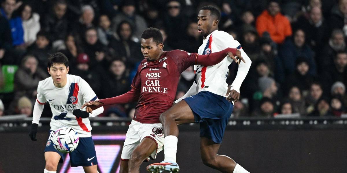 El PSG de Willian Pacho vence al Metz y recupera momentáneamente el liderato de la Ligue 1