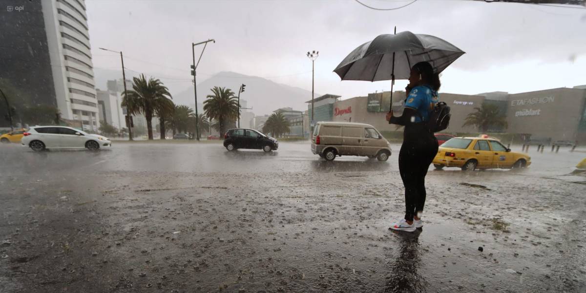 Una fuerte lluvia sorprendió a Quito; se esperan precipitaciones hasta el 21 de septiembre