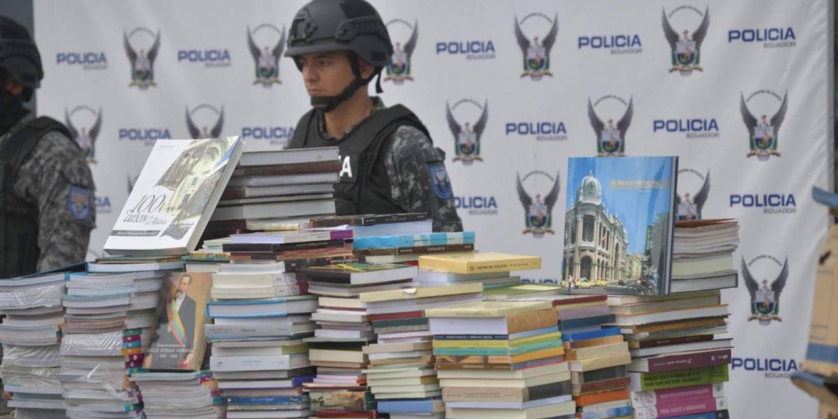 Cerca de 400 libros de la Biblioteca Municipal de Guayaquil terminaron en una recicladora del noroeste de la urbe