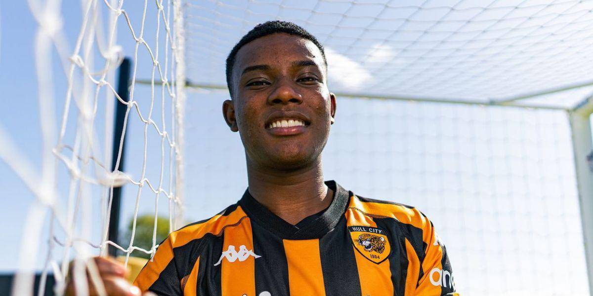 Óscar Zambrano es presentado en el Hull City de Inglaterra