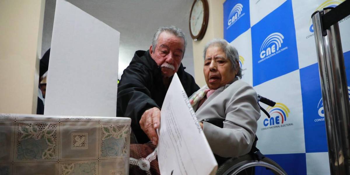 Consulta popular 2024 | 609 electores votan este viernes desde casa