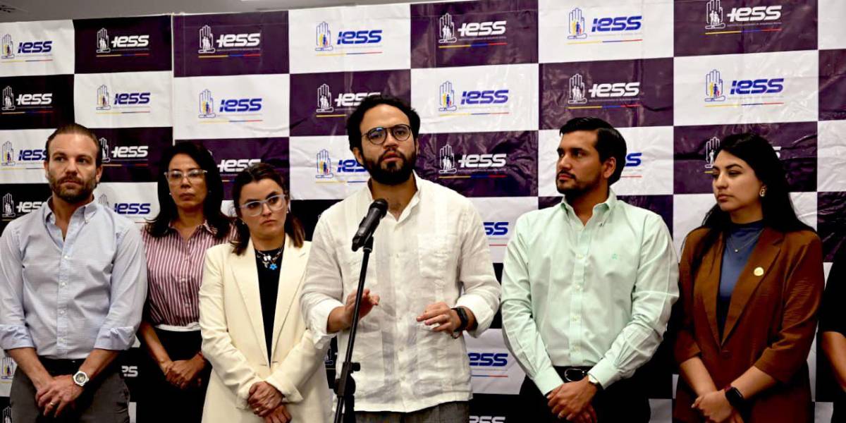 Édgar José Lama renunció a la presidencia del Consejo Directivo del IESS