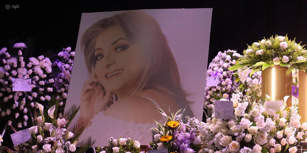 Familiares y seguidores de Paulina Tamayo despiden a 'La Grande del Ecuador'