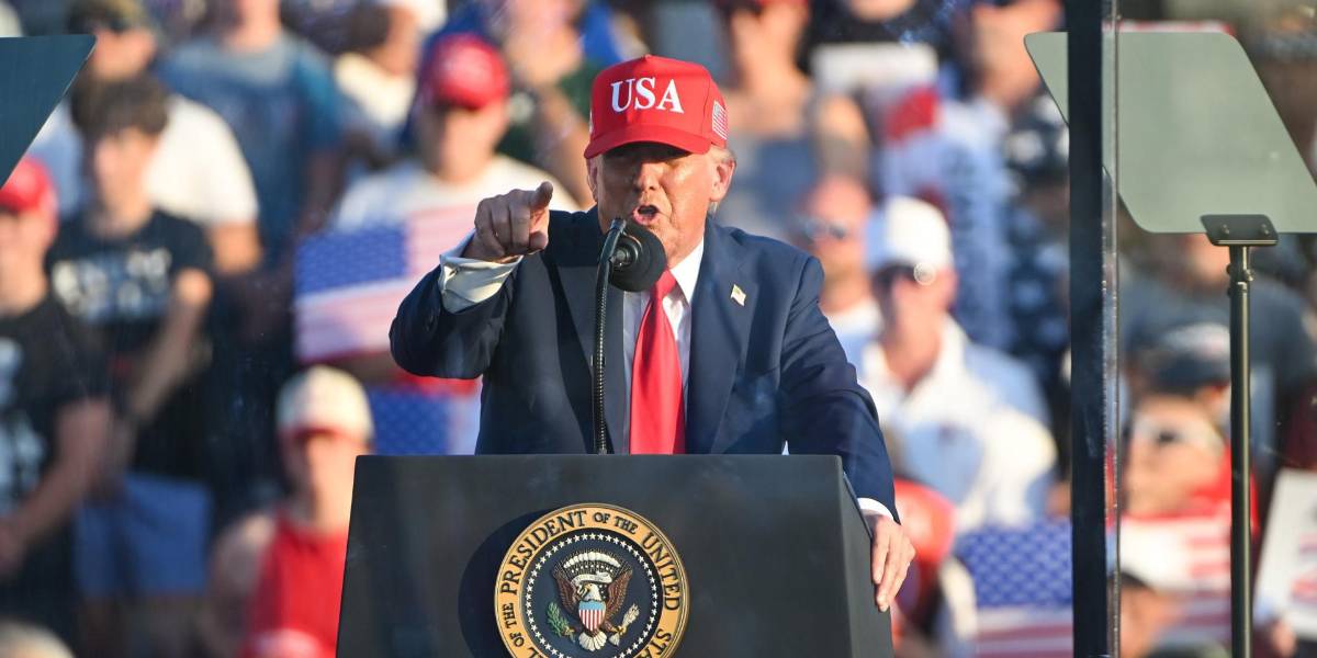 Trump amenaza a Rusia con aranceles del 100 % si no hay acuerdo sobre Ucrania en 50 días