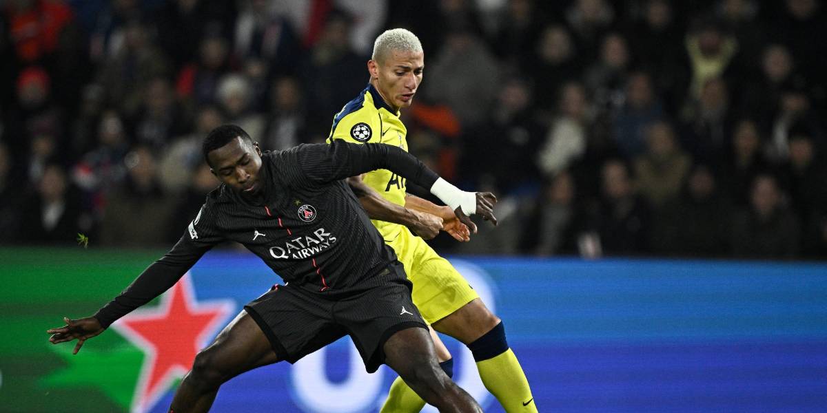 Los números de Willian Pacho en la victoria del PSG contra el Tottenham por la Champions League