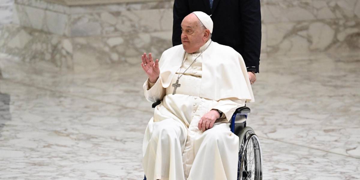El Secretario de Estado vaticano señala como inútil a la especulación de la renuncia del papa