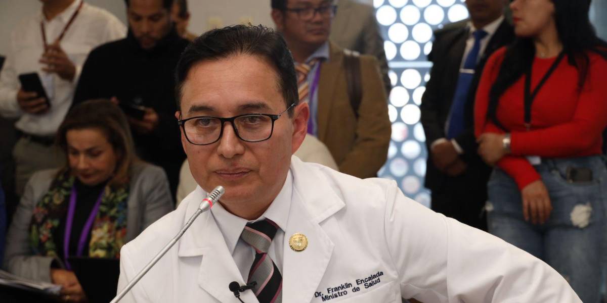 Franklin Encalada, ministro de Salud, renunció a su cargo