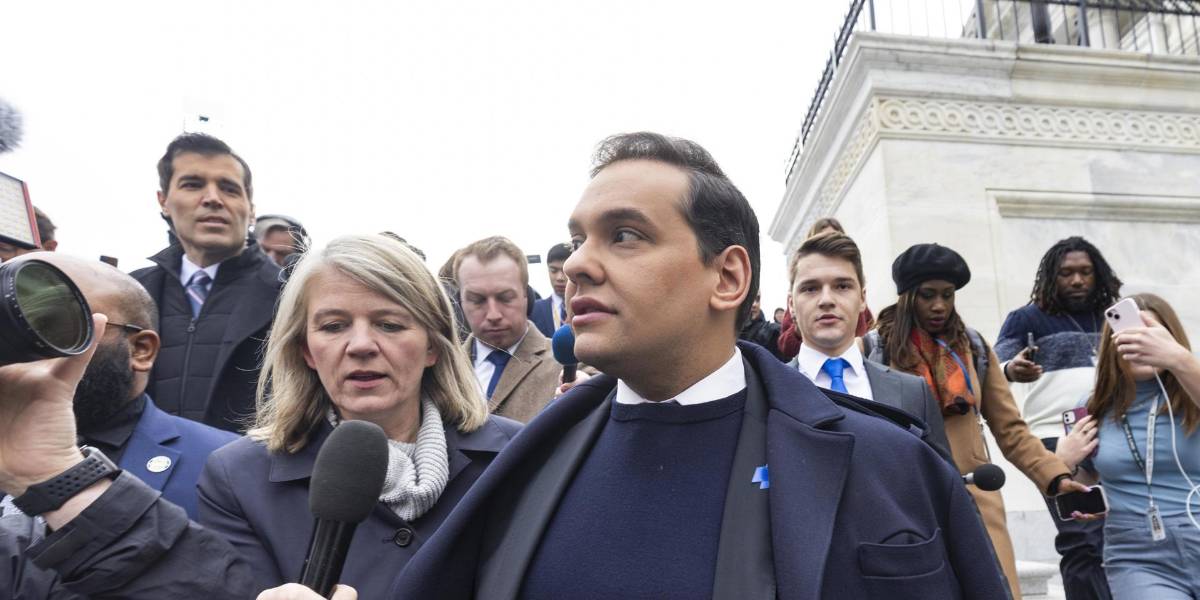 El Congreso de EE. UU. expulsa al polémico legislador republicano George Santos