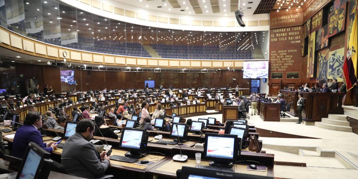 La Contraloría examinará las declaraciones patrimoniales de los 137 asambleístas