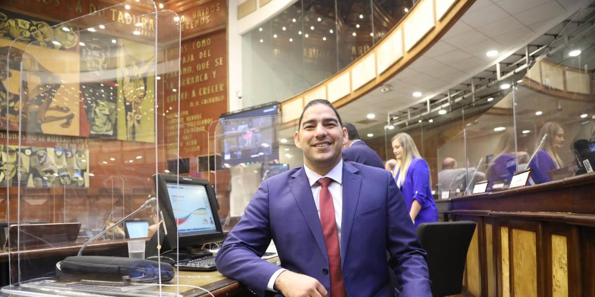 El asambleísta Javier Ortiz, fuera de la bancada del PSC