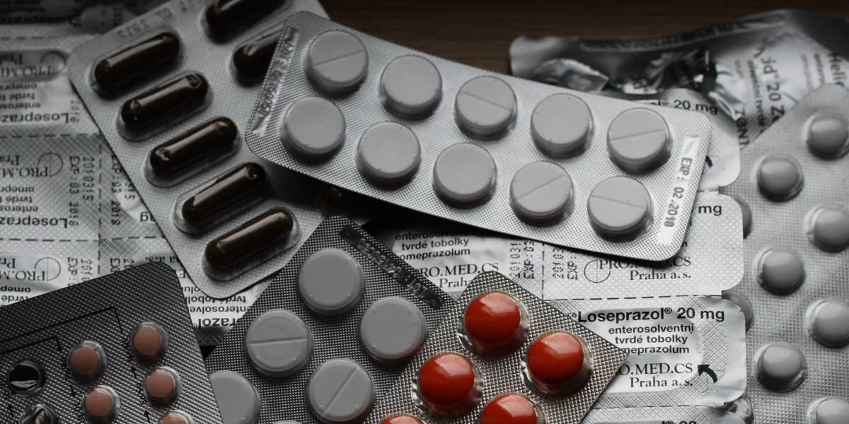 4 farmacias serían las primeras en proveer medicamentos a hospitales públicos