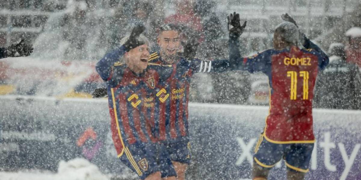 El curioso festejo de un jugador del Real Salt Lake bajo una intensa nevada en la MLS