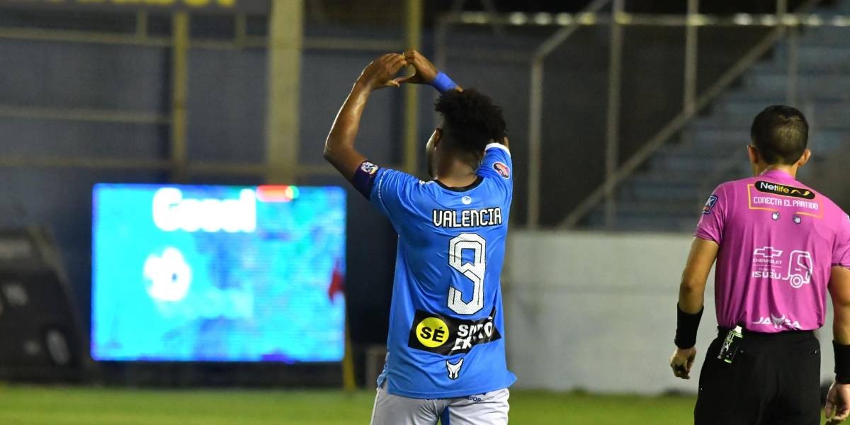 El Manta FC, con un doblete de Daniel Valencia, derrotó a Técnico Universitario