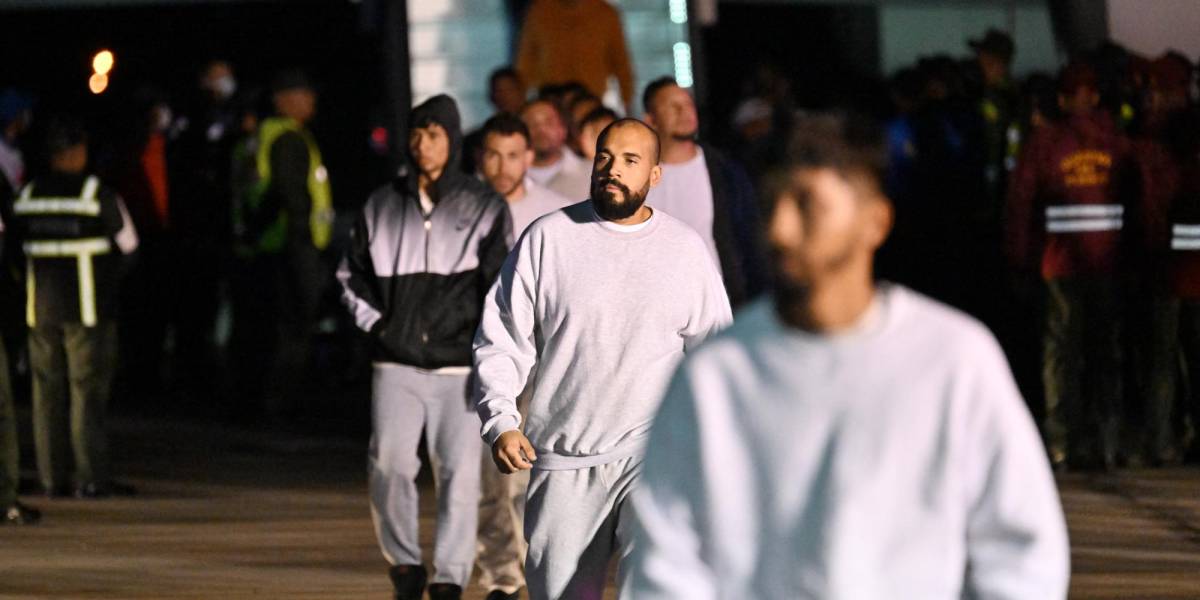 EE. UU. deporta a 10 nuevos migrantes “criminales” a El Salvador