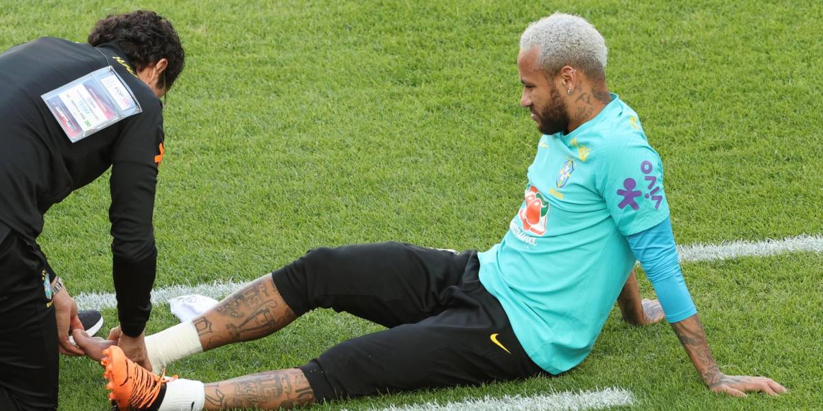 Neymar abandonó la práctica de la selección de Brasil por lesión