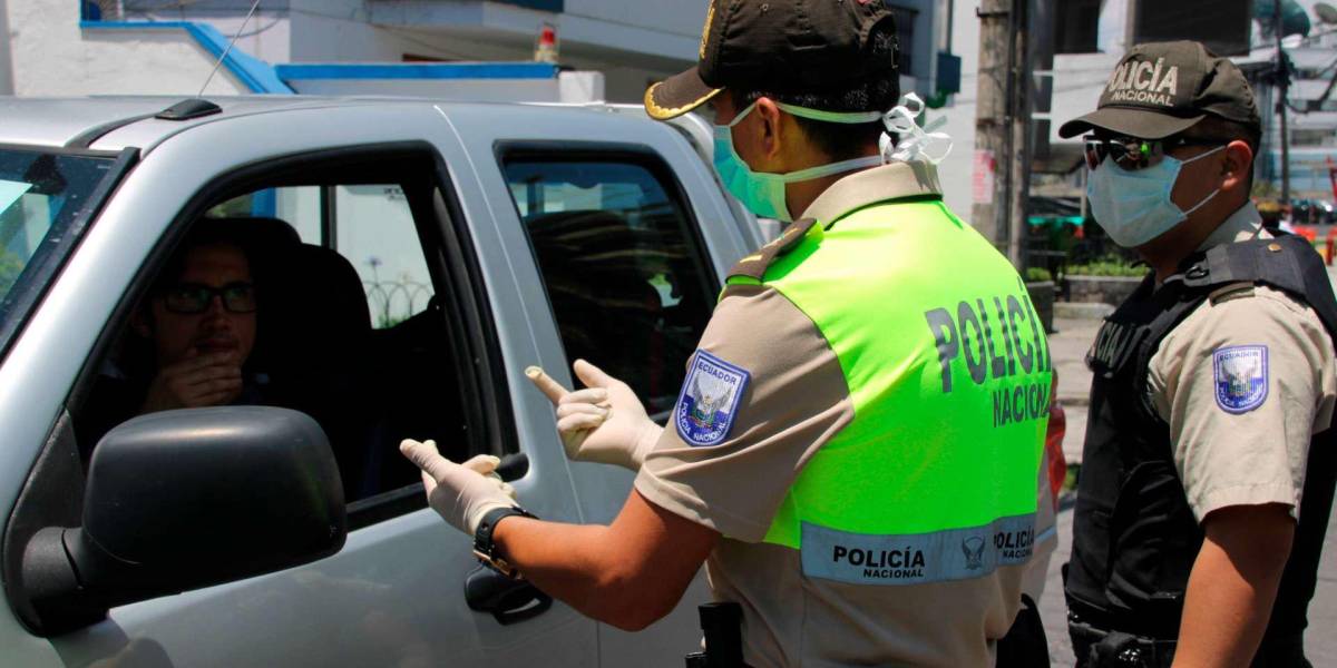 12 personas fueron detenidas en un megaoperativo en Manta