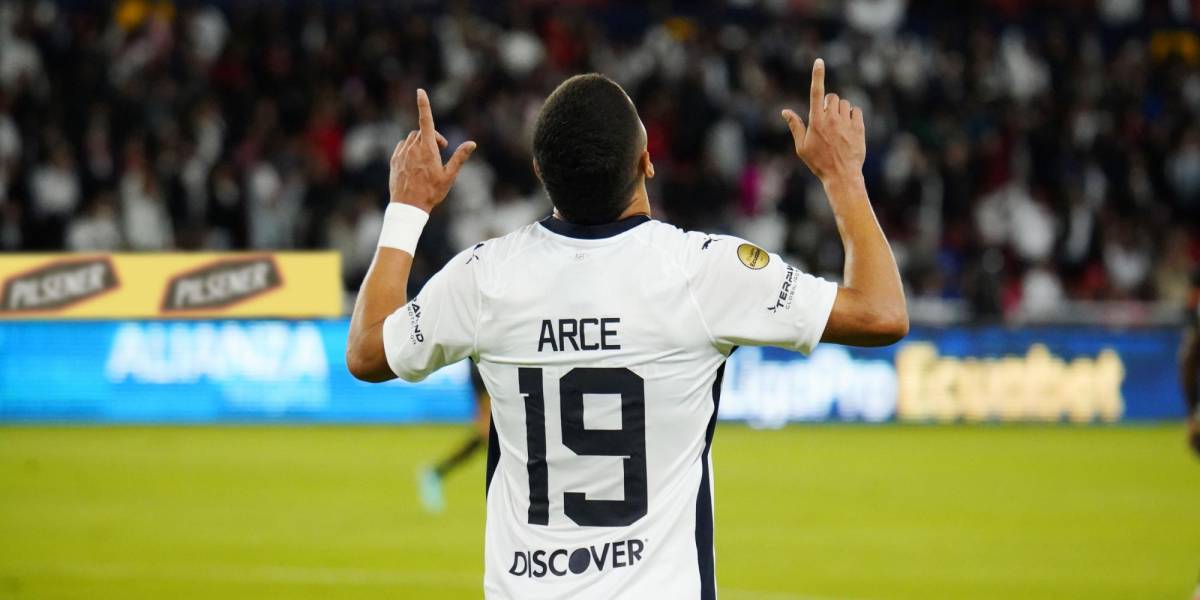 Liga de Quito, con un doblete de Alex Arce, venció al Delfín por la octava fecha de Liga Pro