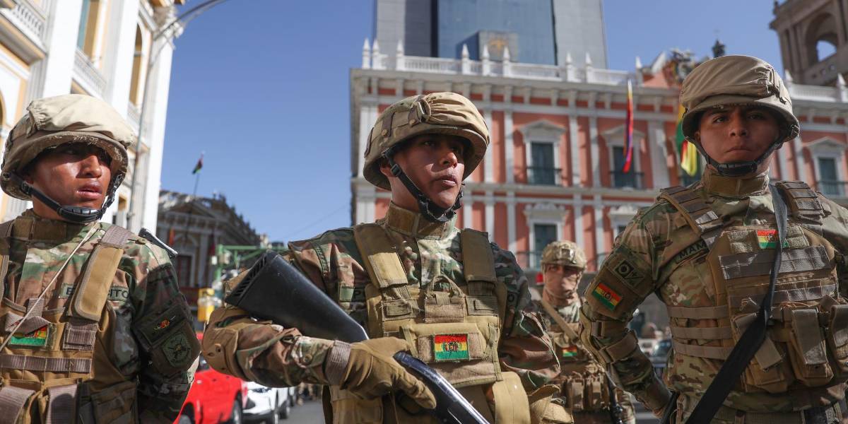 Luis Arce nombra nuevos comandantes del Ejército de Bolivia en medio de intento de golpe de Estado