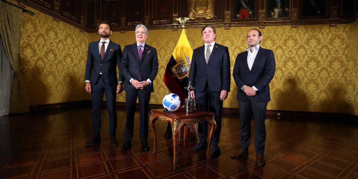 Guillermo Lasso y presidente de Conmebol afinaron detalles para la Final de la Copa Libertadores