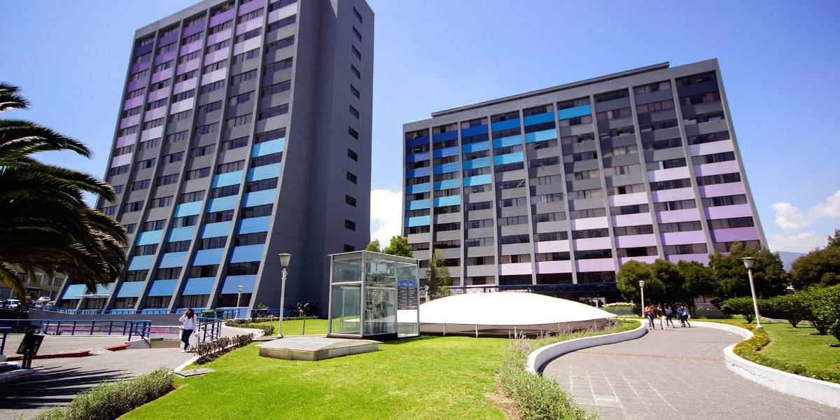 La PUCE investigará supuesto uso de fondos de los estudiantes en los gastos personales de un dirigente