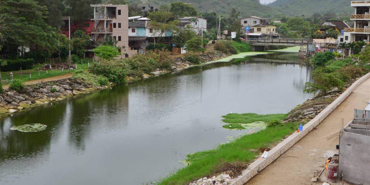 Ministerio Ambiente en Ecuador denuncia presunta contaminación en Montañita