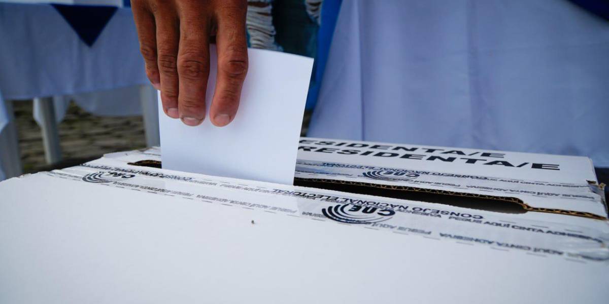 Segunda vuelta Ecuador 2023: ecuatorianos que estén en el exterior el día de las elecciones no serán multados por no votar