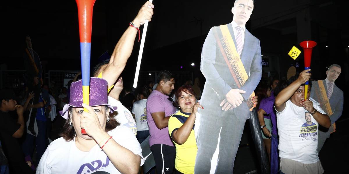 El Riesgo País se redujo en 562 puntos tras el triunfo de Daniel Noboa en la segunda vuelta