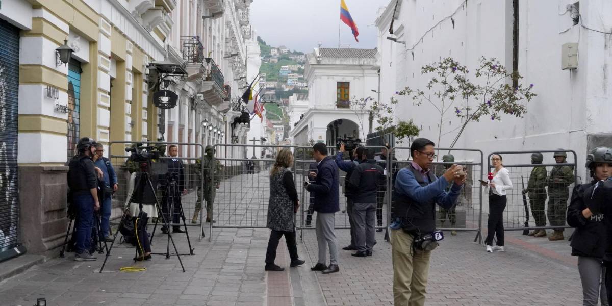 Noboa se reunió con ministros y embajadores en el Palacio de Carondelet
