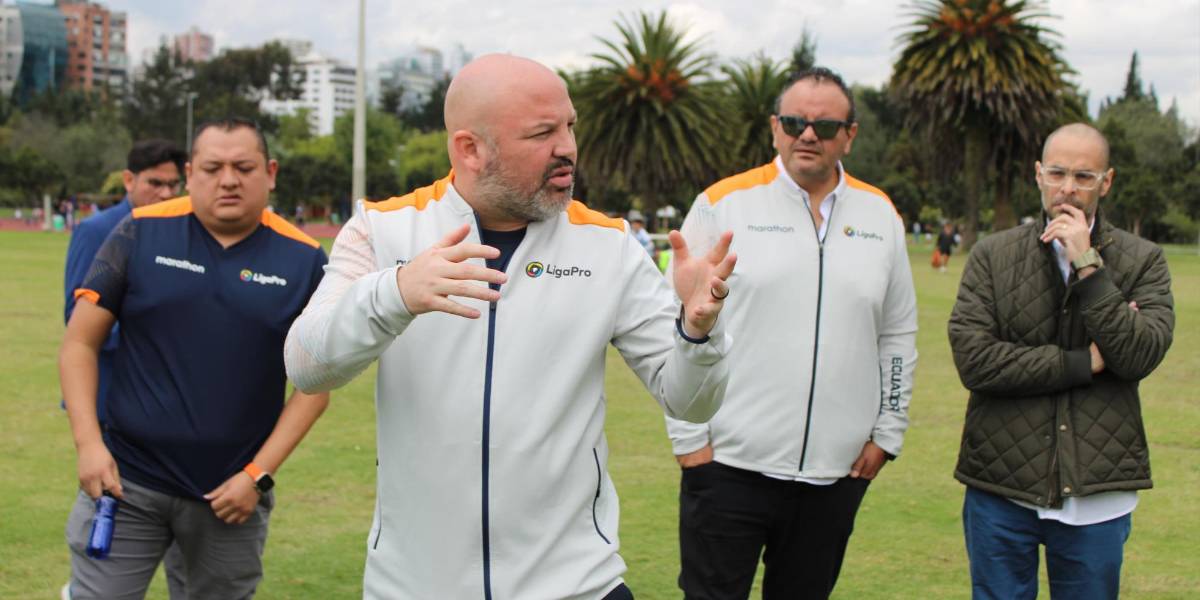 Presidente de Liga Pro visitó a los jugadores de Cumbayá y prometió ayudarles