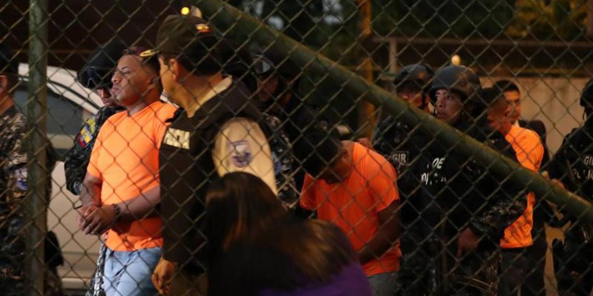 Seis privados de la libertad son trasladados de Santo Domingo a Guayaquil