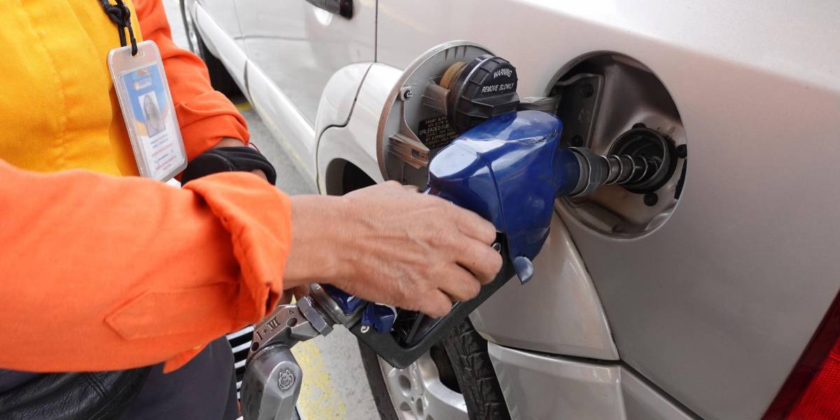 El Gobierno establece que el precio del galón de las gasolinas Extra y Ecopaís será de USD 2,72 desde el 28 de junio