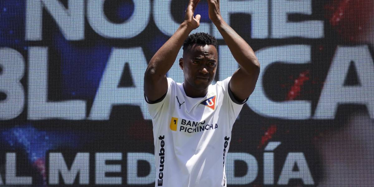 Renato Ibarra ensaya como centrodelantero en Liga de Quito