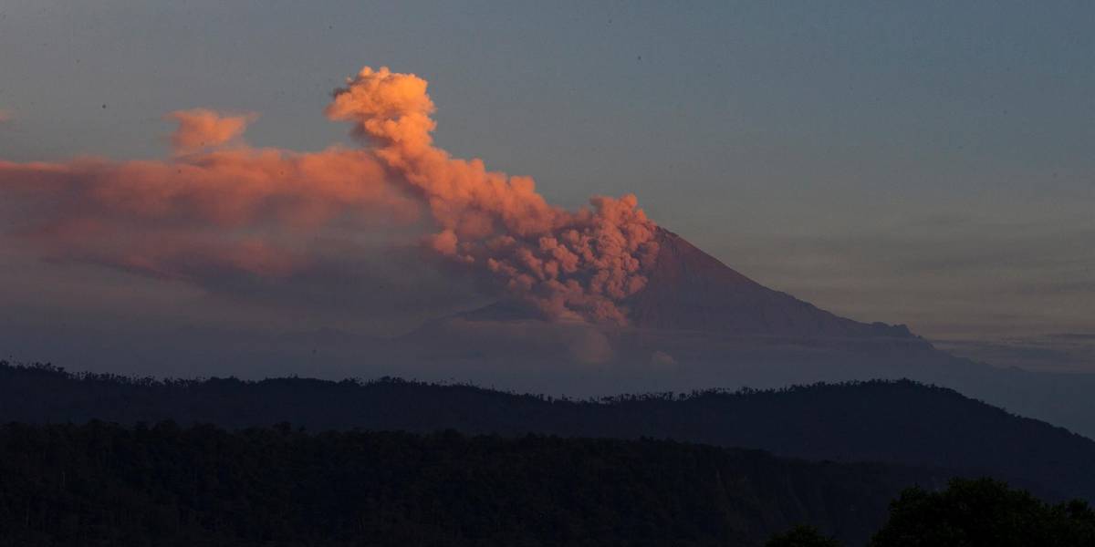 El volcán Sangay genera 720 explosiones en un día