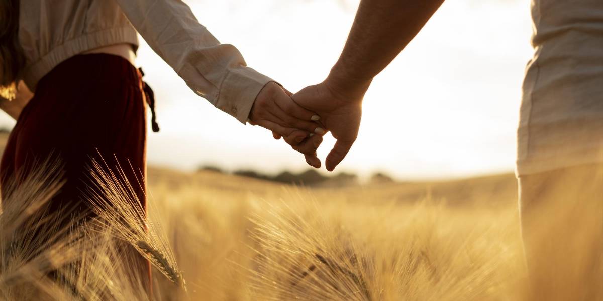 Tres hábitos que te hacen menos atractivo para encontrar pareja, según la ciencia