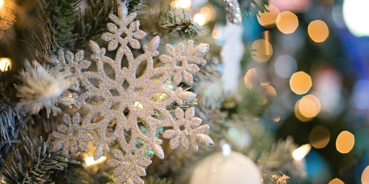 Adornos navideños que atraen pobreza y peleas: ¡Evítalos en Diciembre!