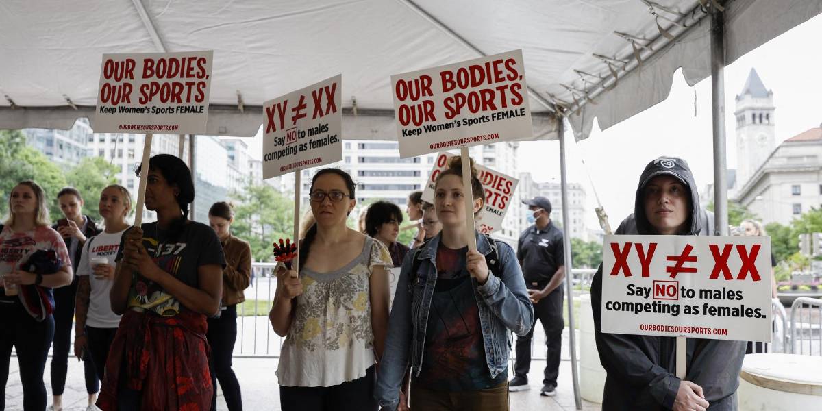 Las mujeres transgénero no podrán competir en ligas femeninas de fútbol en Inglaterra y Escocia a partir de 2025