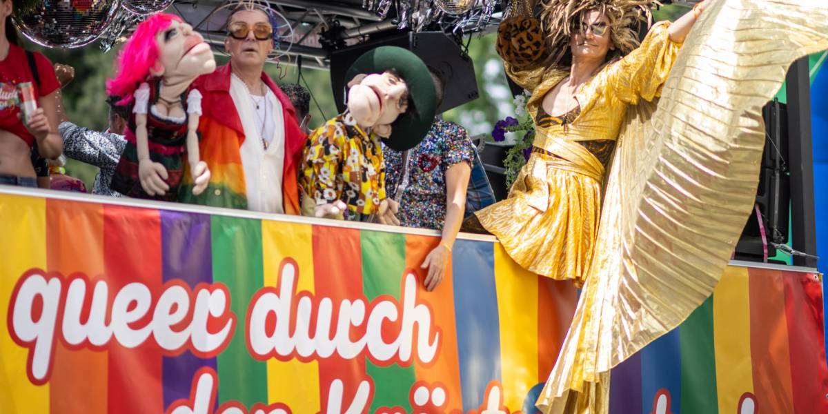 Más de 300.000 personas asisten al Desfile Arcoíris en defensa de los derechos LGBTIQ+ en Viena