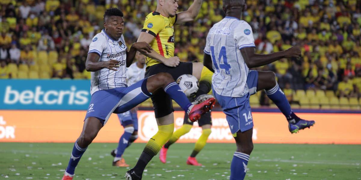 Barcelona SC y 9 de Octubre empatan con el VAR como protagonista