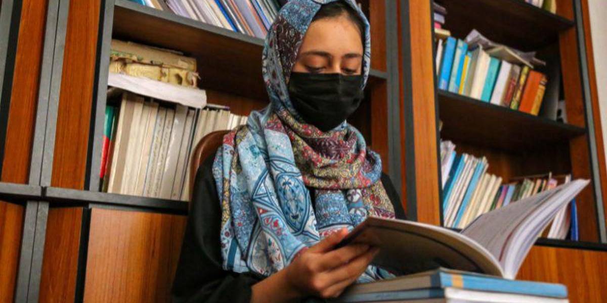 Las mujeres de Afganistán crean clubes de lectura secretos