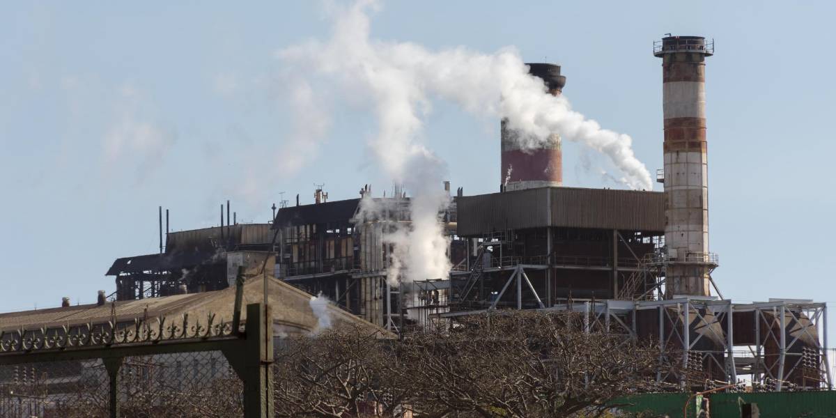 En Paraguay, dos trabajadores fueron hospitalizados por inhalación de combustible en una fábrica